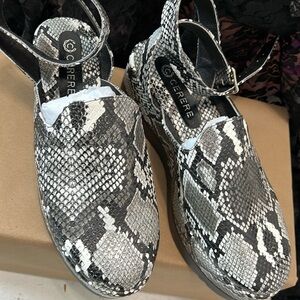Black/White CERERE snake Shoes platform size 38 US 7.5
